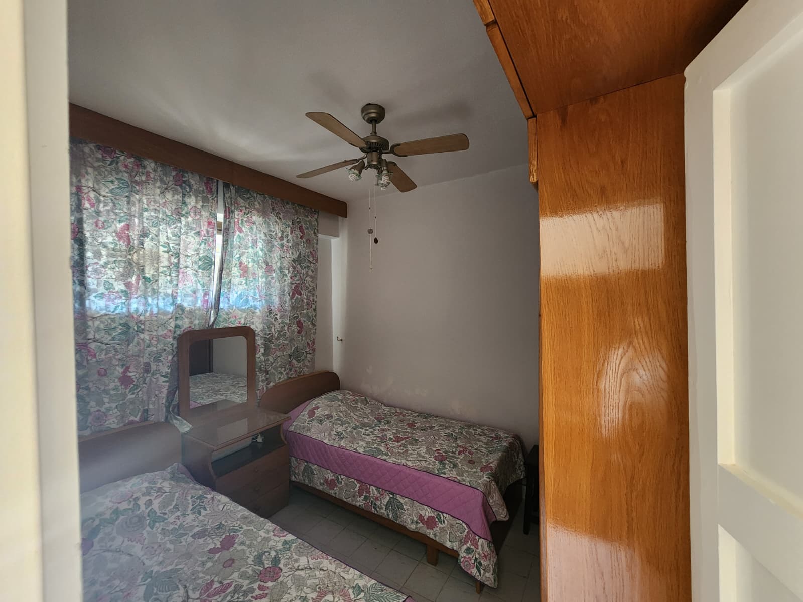 NOSTALGIC BEACHFRONT APARTMENT - 12