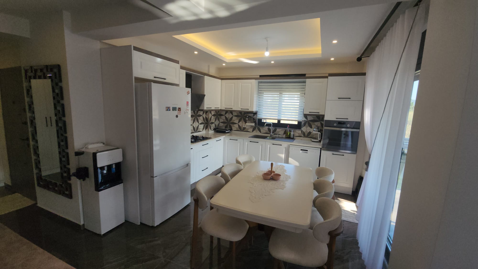Immaculate Home Near Airport - 15