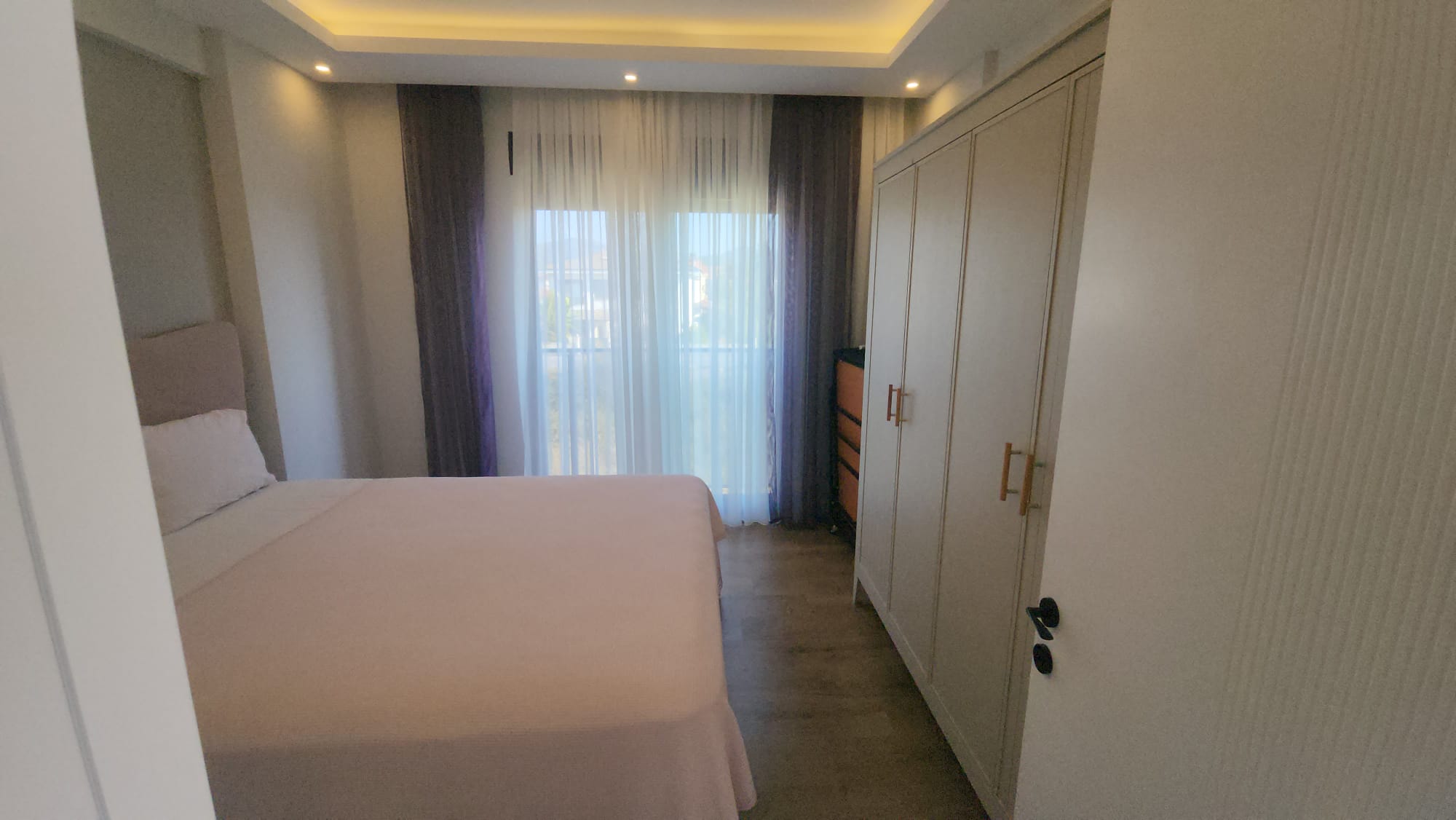 Immaculate Home Near Airport - 25